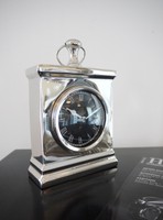 EDLE TISCHUHR AUS ALUMINIUM SILBER