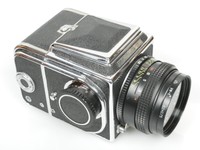 Kiev 88 mit 2,8/80 und Magazin Typenschild vorn fehlt!