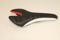 Sattel Fizik Ardea Weiß / Schwarz / Rot Road Rennrad MTB NEU