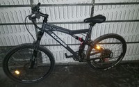 B-twin Rockrider 9.1 Mountain bike vollgefedert 