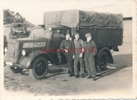 Foto, Wehrmacht, Blick auf einen Lkw mit Plane, (R)0644