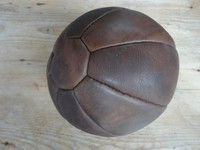 MEDIZINBALL 5000 Gr. ART DECO VINTAGE LOFT LEDER PATINA HANDNAHT.