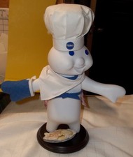 Pillsbury DoughboyCeramic Baker.Arms movable 1".Beautiful.Glove/Pan of Cookies