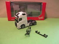 HERPA    ---   dreiachser   --  neutral weiss   ---  VOLVO