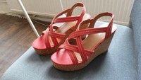 Schöne rote Keilsandaletten, Damen Schuhe Sandalen Pumps Gr. 40
