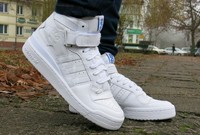 NEU SCHUHE ADIDAS FORUM MID HIGH TOP SNEAKER TURNSCHUHE FREITZEIT WEISS S77710
