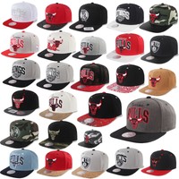 MITCHELL & NESS AND SNAPBACK CAP CHICAGO BULLS  BROOKLYN NETS LA KINGS CELTICS