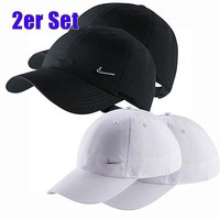 2er Set: 2x NIKE Kinder Metal Swoosh Logo Cap Kids Weiß Schwarz Basecap Unisex