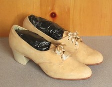 New listing
Vintage 1930s Gold Suede Leather Lace-up Shoes Heels Sz. 4 Great Condition! Rare
