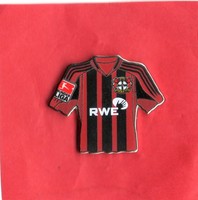 Pin TRIKOT  BAYER 04 LEVERKUSEN   SCHWARZ-ROT   2004-05   BL-PATCH