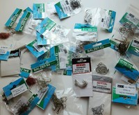 38 Pakete ungebundene Haken über 800 Stück Drillinge, Zwillinge, Öhr & Platte