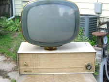 New listing
Philco Predicta 17 Inch Tv The Debutante For Restoration Or Parts Ug-3408 1960