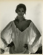 RAQUEL WELCH  MOVIE SUPERSTAR 8X10 PHOTO