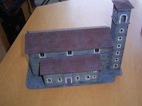 Fertig gebaute Kirche im Maßstab 1:72 von Italeri