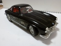 MERCEDES BENZ 300 SL SCHWARZ Bburago über 20 JAhre alt