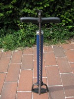 Fahrradluftpumpe mit Standfuss