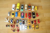 Konvolut Spielzeugautos, Siku, Hot Wheels, Welly...+ 5 Werbetrucks+2 Werbeautos