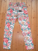 DAMEN STRETCHJEANS JEANS HOSE RÖHRE HAWAII Flower SOMMER weiss bunt Blumen S*NEU