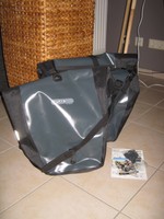 1 Ortlieb Fahrradtasche wasserfest mit zusätzl. Schultergurt -neu-