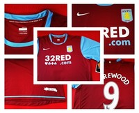 Nike Fussball Herren Trikot Gr XL FC Aston Villa  AVFC Trikot Nr 9 Harewood Neu 