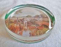 seltener alter Briefbeschwerer, Paperweight, flaches Glas, an der Pferdetränke