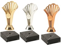 Pokale "FirstClass" aus Kunststoff auf Sockel 18 cm hoch inkl. Beschriftung a.S.