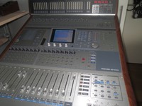 Tascam DM-3200 mit Meterbridge und Firewire MKII Karte (IF-FW/DM MK2)