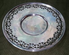 New listing
Vintage Meriden S.P.Co. International Silver Plate #110 Round Serving Plate 10"