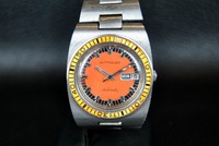 VINTAGE DIVER WATCH WITTNAUER BAKELITE BEZEL TWO TONE DIAL W100