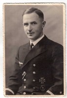 Foto AK Format 2.WK Portrait Marine Offizier mit Orden 1942 (73)