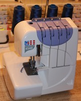 W6 Overlock N 454D  neuwertig Originalkarton Restgarantie