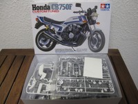 Honda CB 750 F von Tamiya im Maßstab 1:12 *NEU*