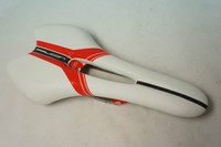 PRO Falcon Ti AF Sattel Weiß-Rot 132mm NEU #568