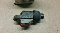 Ford Transit Mk1 FT 75  - 125 Original Radbremszylinder vorne rechts   Nos Neu