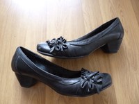 schöne Pumps, schwarz, Gr. 39