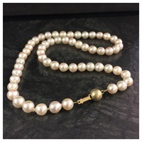 Kurze Perlenkette Collier Perlen mit moderner 585 er Gelbgold Schließe Verschluß