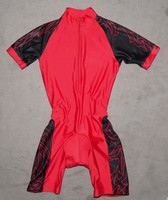 Einteiliger Renanzug / Zeitfahranzug mit kurzen Ärmeln und Sitzpolster