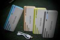 30000mAh Externer 3-Fach USB Ladegerät Handy Power Bank Zusatzakku Akku Batterie