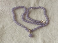 #8135# (S260-D) Kette mit Calcedon-Kugeln und silbernem Anhänger