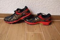 ASICS-TURNSCHUHE GT-1000 in schwarz-rot-gold GRÖßE 46