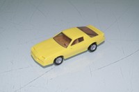 Monogram 1:87  Camaro Z-28 gelb LAGERRÄUMUNG !!! o.VP(EH695)