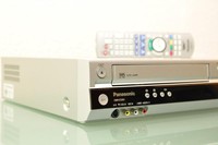 DMR-ES35V DVD + VHS REKORDER DVD-LAUFWERK NEU REVIDIERT SILBER + 1Jahr ges. GW