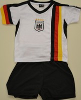 4 STERNE WELTMEISTER DEUTSCHLAND KINDER TRIKOT MIT HOSE GR. 110/116