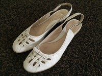 süße Tom Tailor Pumps, Gr. 39, creme, kl. Absatz, neuwertig, *Schnäppchen*
