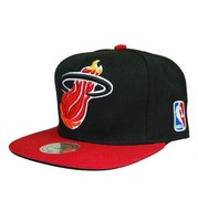Mitchell and Ness MIAMI HEAT Snapback Mütze Schwarz / Rot XL Logo Cap