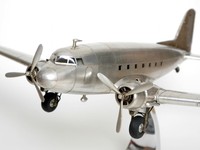 MODELLFLUGZEUG DC3 DC-3 DOUGLAS ROSINENBOMBER METALL FLUGZEUG STANDMODELL NEU