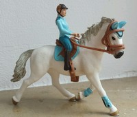Schleich Pferd Tunierreiterin 42111
