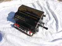 Alte antike Rechenmaschine zur Deko oder Restaurierung