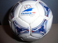 "Tricolore" Mini-Ball Fußball-WM 1998 in Frankreich von adidas.