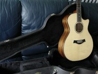 Taylor Westerngitarre